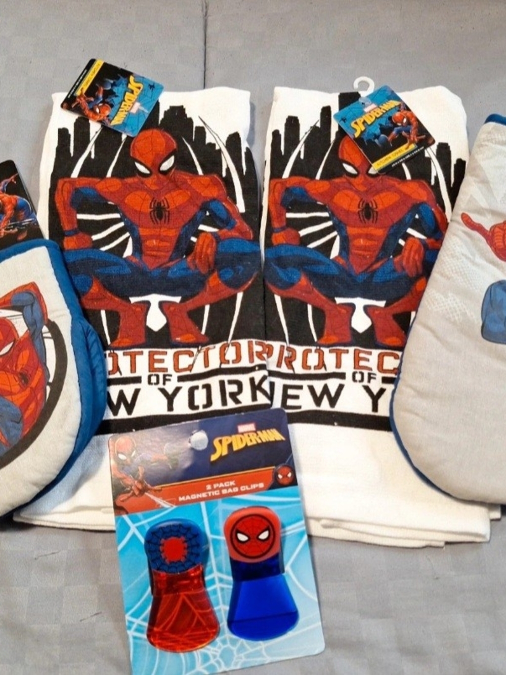 Marvel Spider-Man Kitchen Towel & Oven Mitt Set - Red, Blue, White